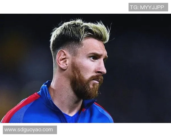 回顾02年传奇足球明星的辉煌时刻与影响力解析